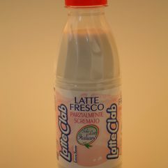 LATTE FRESCO PARZIALMENTE SCREMATO DA MEZZO LITRO