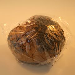 PANE TIROLESE LA FRORNERIA DI DAMIANO 
 ( ALLA SEGALE CON CON SEMI GIRASOLE E PAPAVERO )
 LIEVITAZIONE NATURALE DA SOLA PASTA MADRE , COTTO IN FORNO A LEGNA