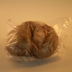 PANE VALESANO ALLA SEGALE LA FORNERIA DI DAMIANO LIEVITAZIONE NATURALE 
DA SOLA PASTA MADRE , COTTO IN FORNO A LEGNA