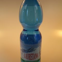 ACQUA LEGGERMENTE FRIZZANTE LAURETANA 1,5 LITRI