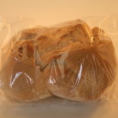 PANE BIOVE BEA LA FORNERIA DI DAMIANO LIEVITAZIONE NATURALE 
DA SOLA PASTA MADRE , COTTO IN FORNO A LEGNA