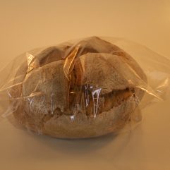 PANE ARCAICO DI FARINA INTEGRALE DI GRANO ANTICO SENATORE CAPPELLI E
FARRO  DI DAMIANO LIEVITAZIONE NATURALE DA SOLA PASTA MADRE , COTTO
 IN FORNO A LEGNA
