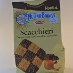 BISCOTTI SCACCHIERI MULINO BIANCO 
DOPPIA FROLLA CON CARAMELLO E CIOCCOLATO
